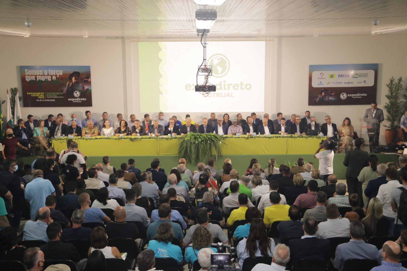 Expodireto - Notícias - Troféu Brasil Expodireto homenageia lideranças do  agronegócio brasileiro