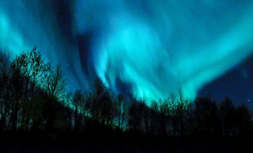Por que as luzes da Aurora Boreal e Austral parecem estar mais