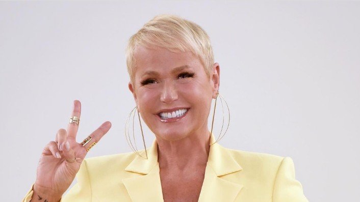 Xuxa e outros famosos pedem cassação de Damares Alves