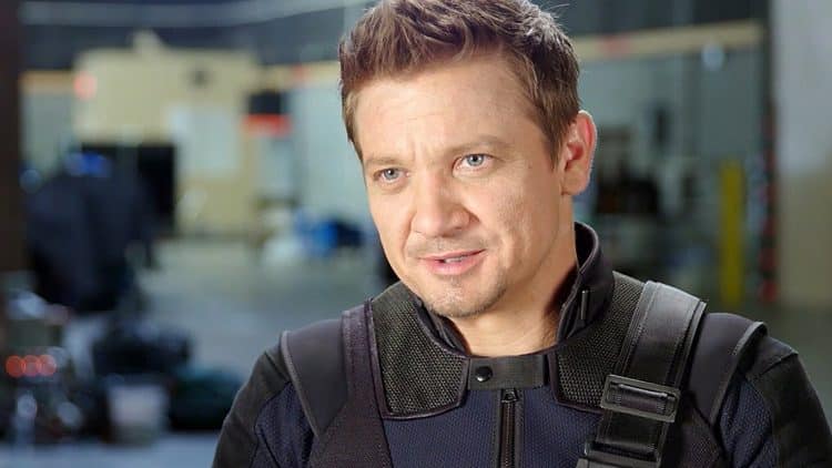 Jeremy Renner, intérprete do Gavião Arqueiro, sofre acidente e fica em  'estado crítico