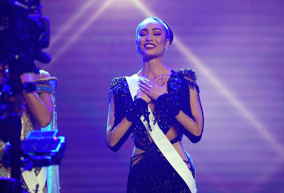 Vencedora do concurso Miss Universo é modelo, designer de moda e instrutora  de costura - TV Pampa