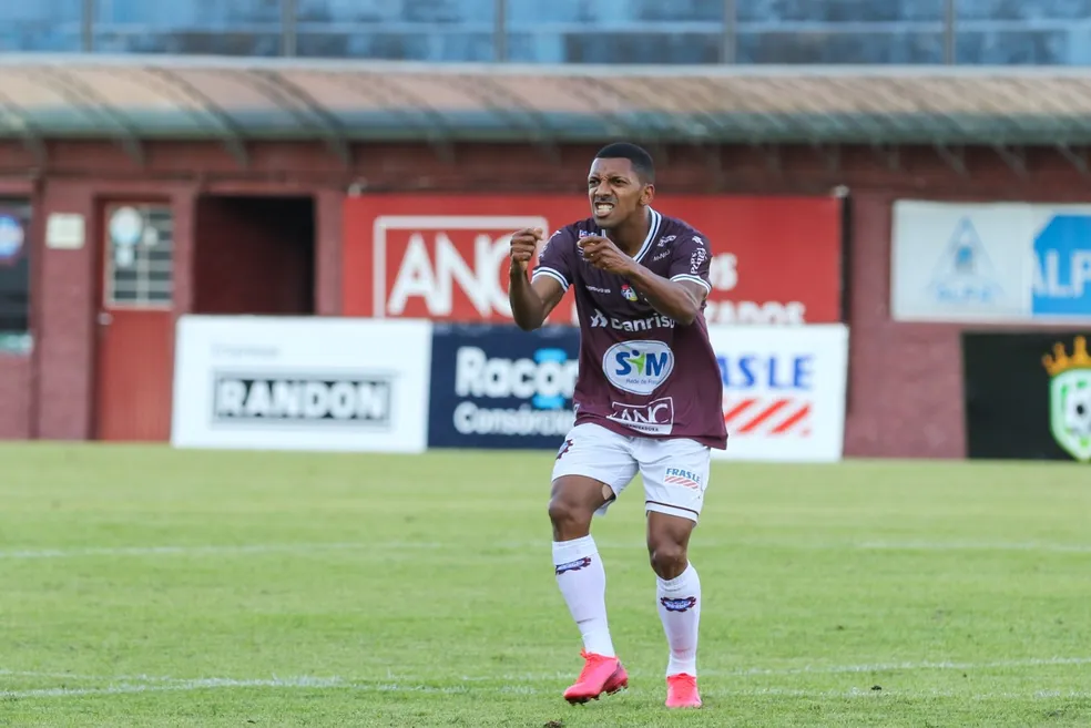 Antes do Gre-Nal, Inter amplia contrato de Pedro Henrique por mais