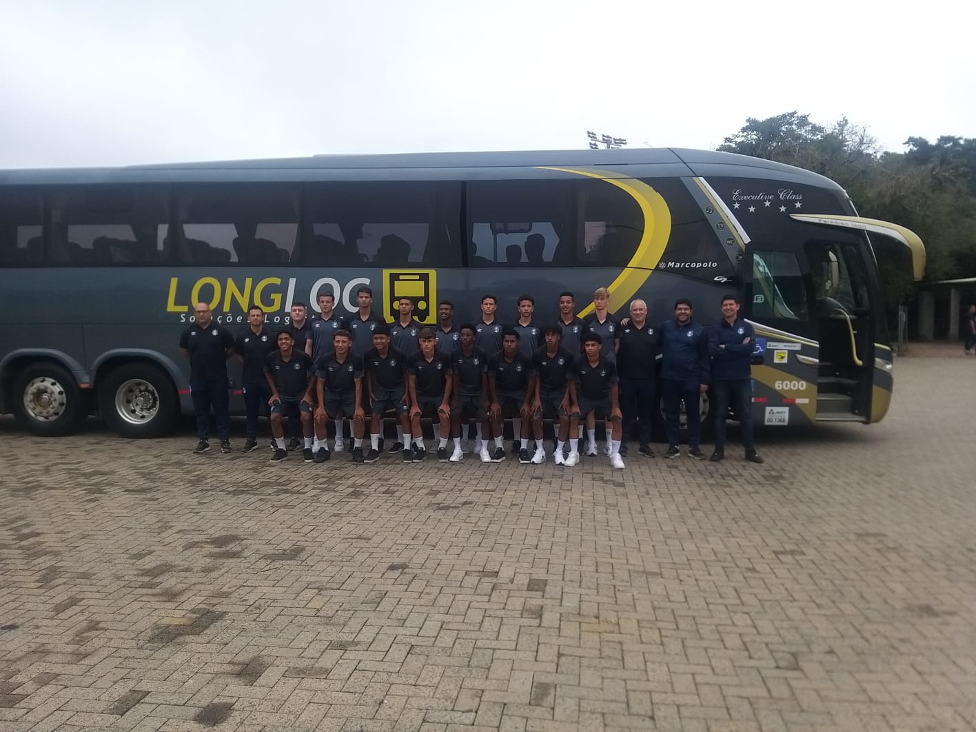 Grêmio treina e viaja à tarde para São Paulo