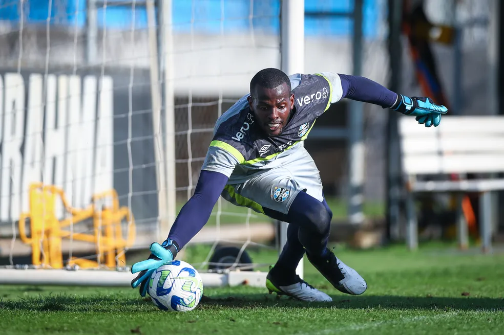 Grêmio pode ter atacante de 19 anos como titular contra o Ypiranga, no  sábado