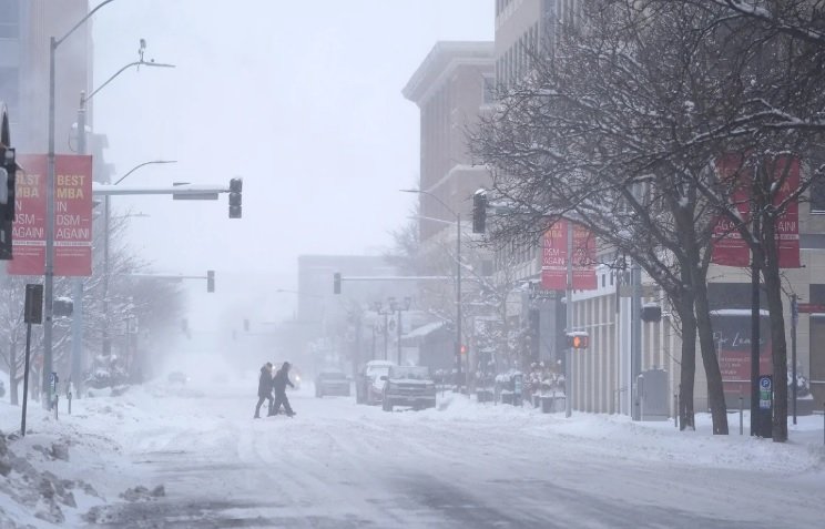 Tempestade de inverno nos EUA deixa mais de 300 mil sem energia e alerta  para frio