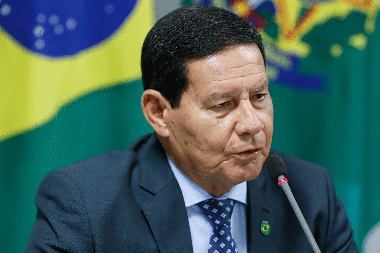 Mourão diz que Bolsonaro deve “estufar o peito, erguer a cabeça e se  mostrar como líder da oposição” - TV Pampa